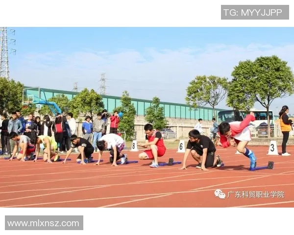 奔跑吧足球明星出场激情四溢展现风采尽显运动魅力与团队精神