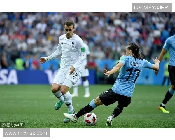 足球明星风采尽显精彩瞬间的照片集锦与背后的故事分享 足球明星风采尽显精彩瞬间的照片集锦与背后的故事分享